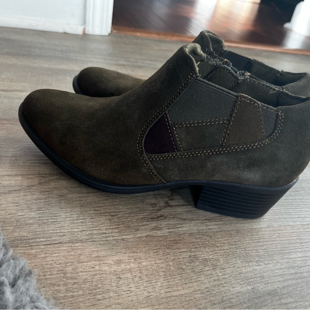 Origins ankle booties size 8.5. New without box.